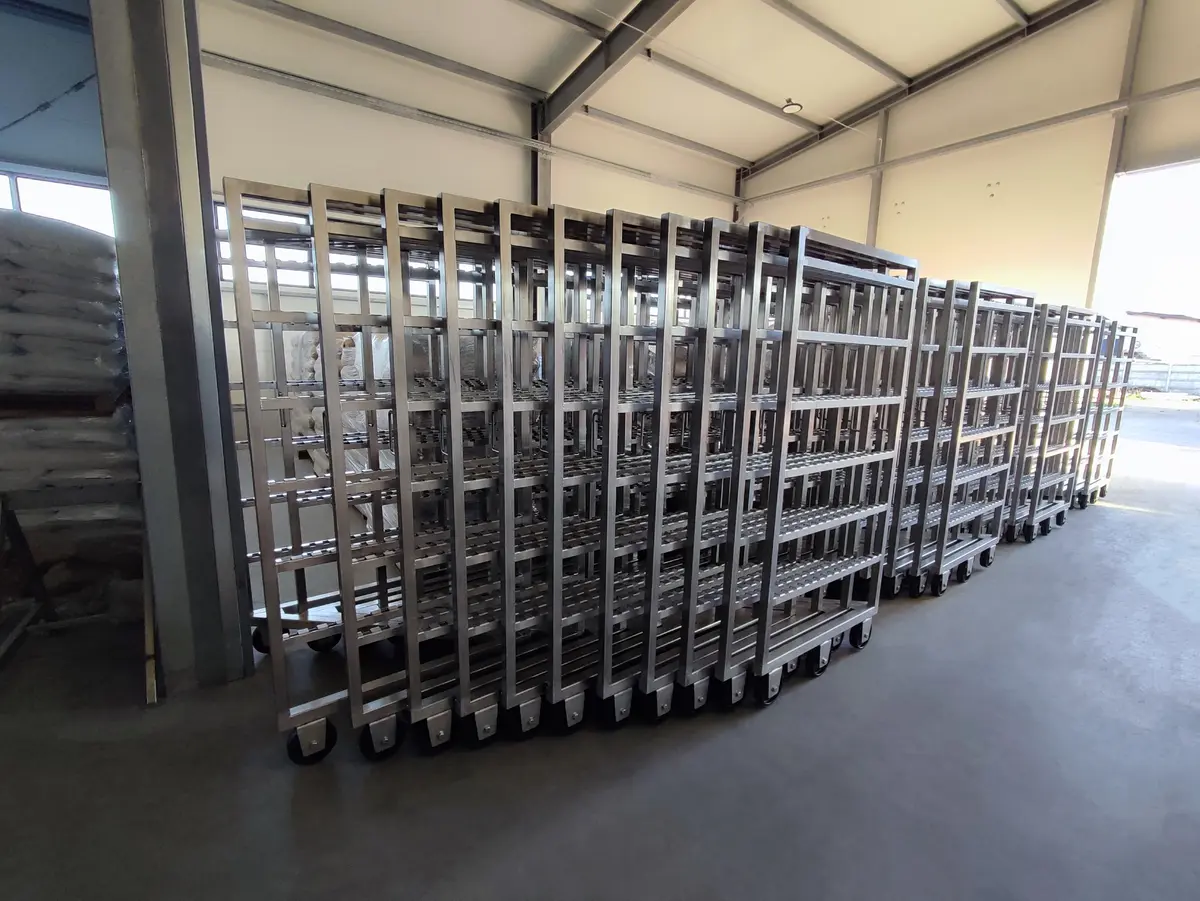 Wózki wędzarnicze ze stali nierdzewnej